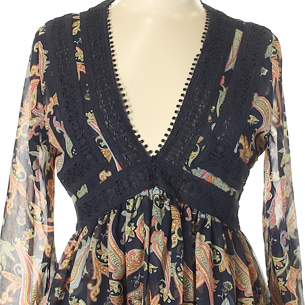 Romeo & Juliet Coutoure Black Paisley Top Size M